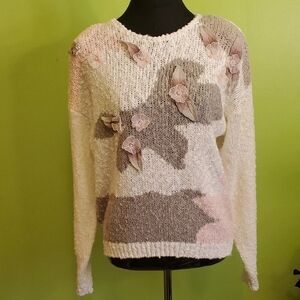 Vintage Design Cream and Gray Crew Neck Sweater With Flower Accent